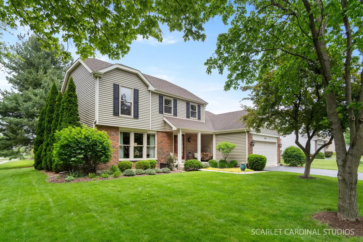 27w180 Chestnut LN, Winfield, IL 60190