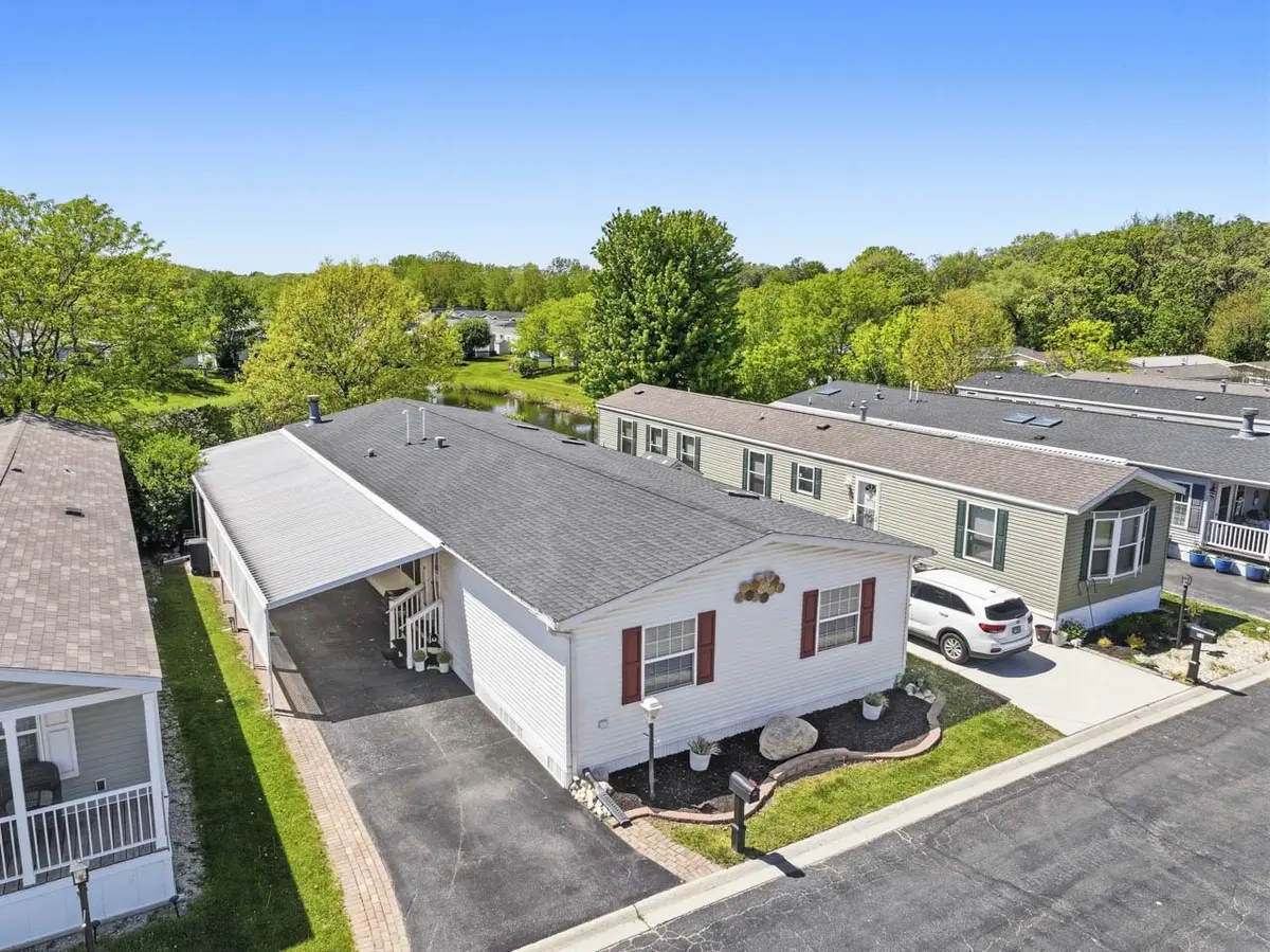 236 Forestview DR, Crystal Lake, IL 60014