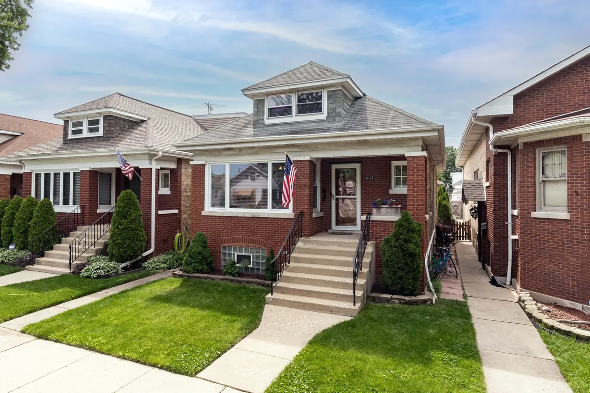 6325 W HUNTINGTON ST, Chicago, IL 60646