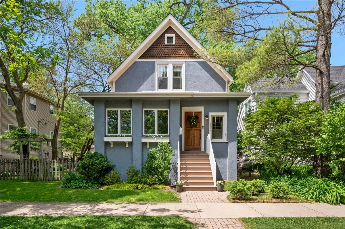 219 Catalpa PL, Wilmette, IL 60091