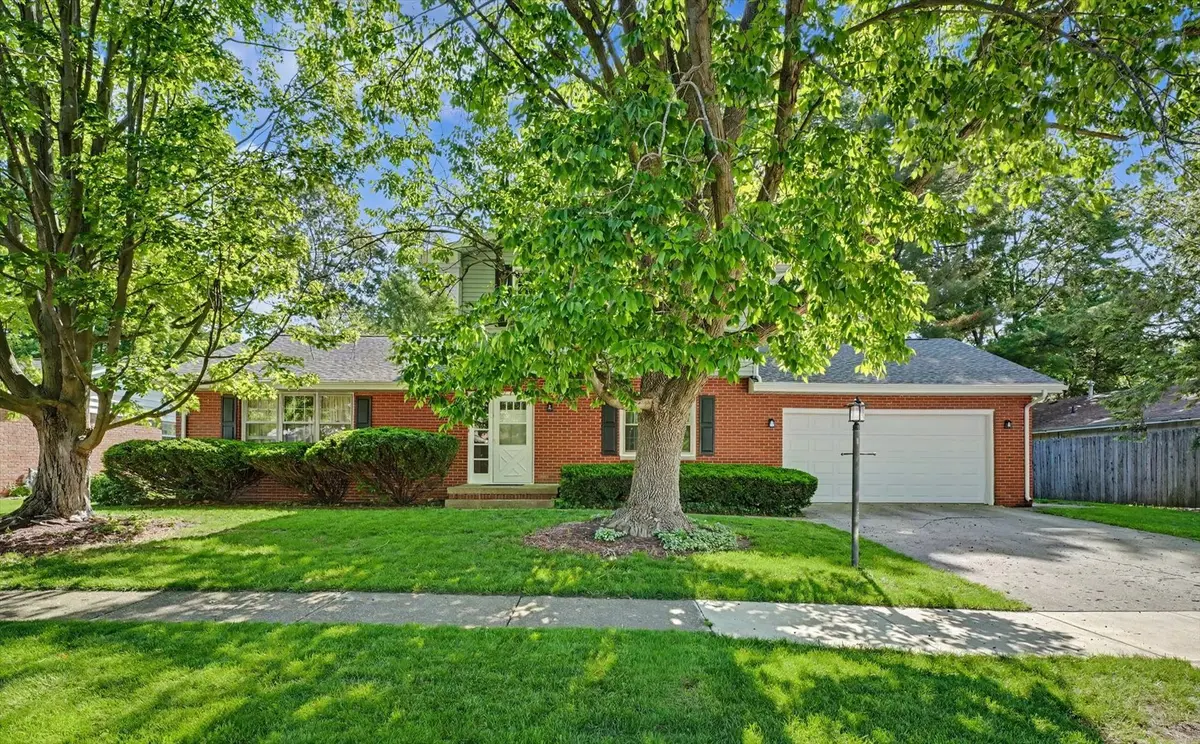 1910 Augusta DR, Champaign, IL 61821