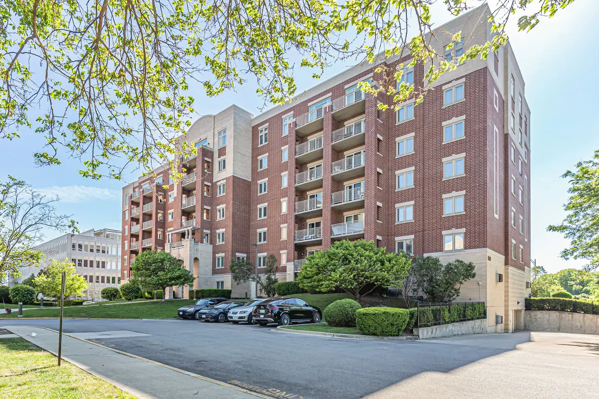 8747 W Bryn Mawr AVE #208, Chicago, IL 60631