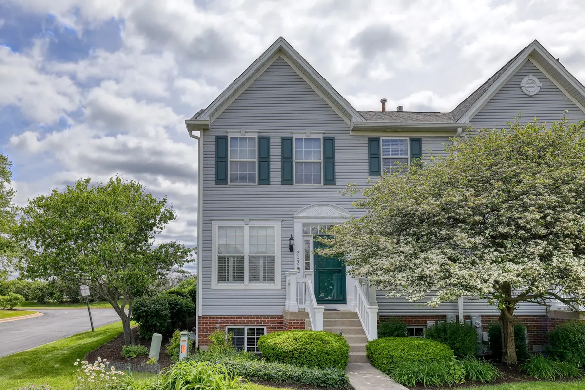 2030 Peterson PL, Batavia, IL 60510