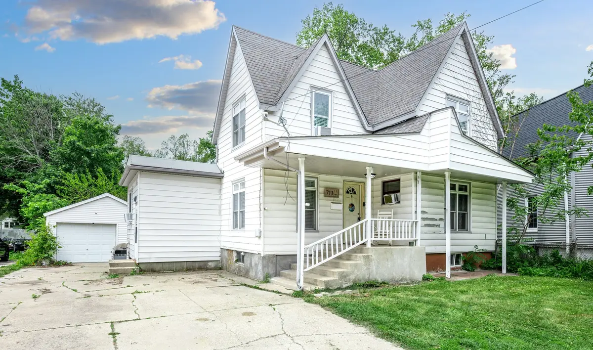 711 S 4th ST, Dekalb, IL 60115