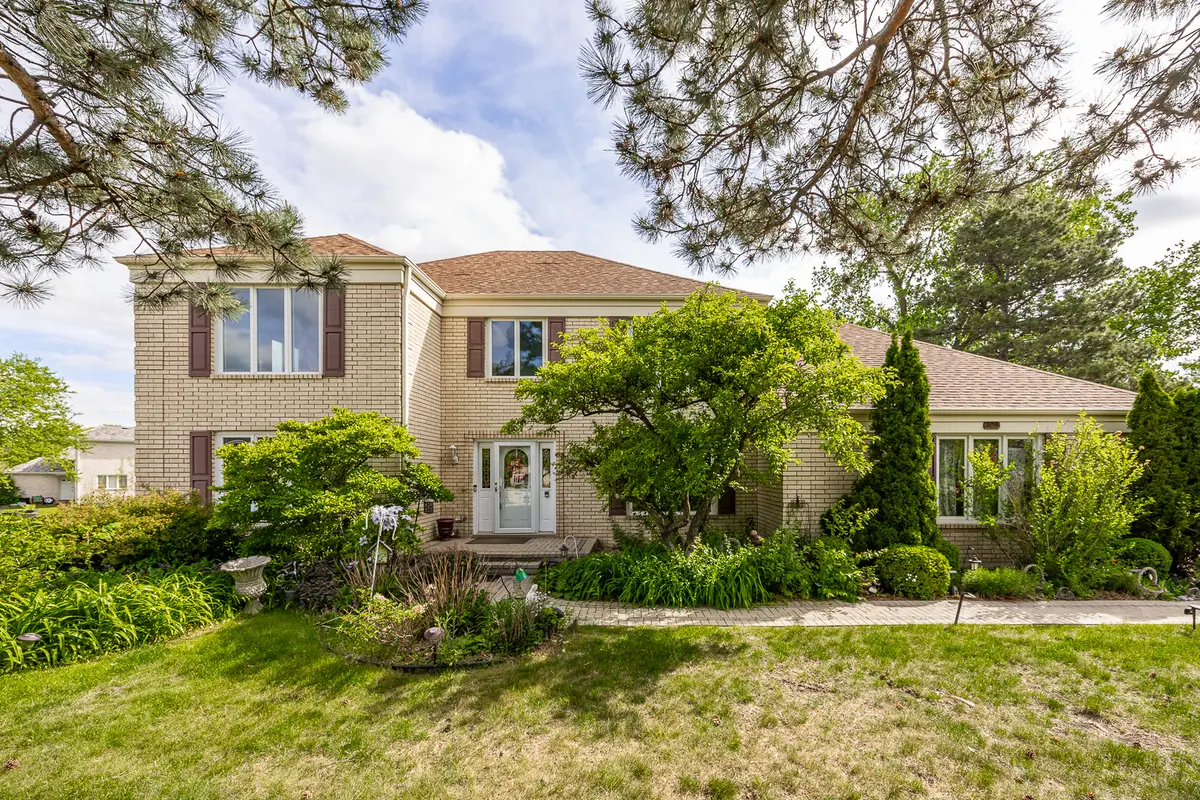 306 Woodview CT, Oak Brook, IL 60523