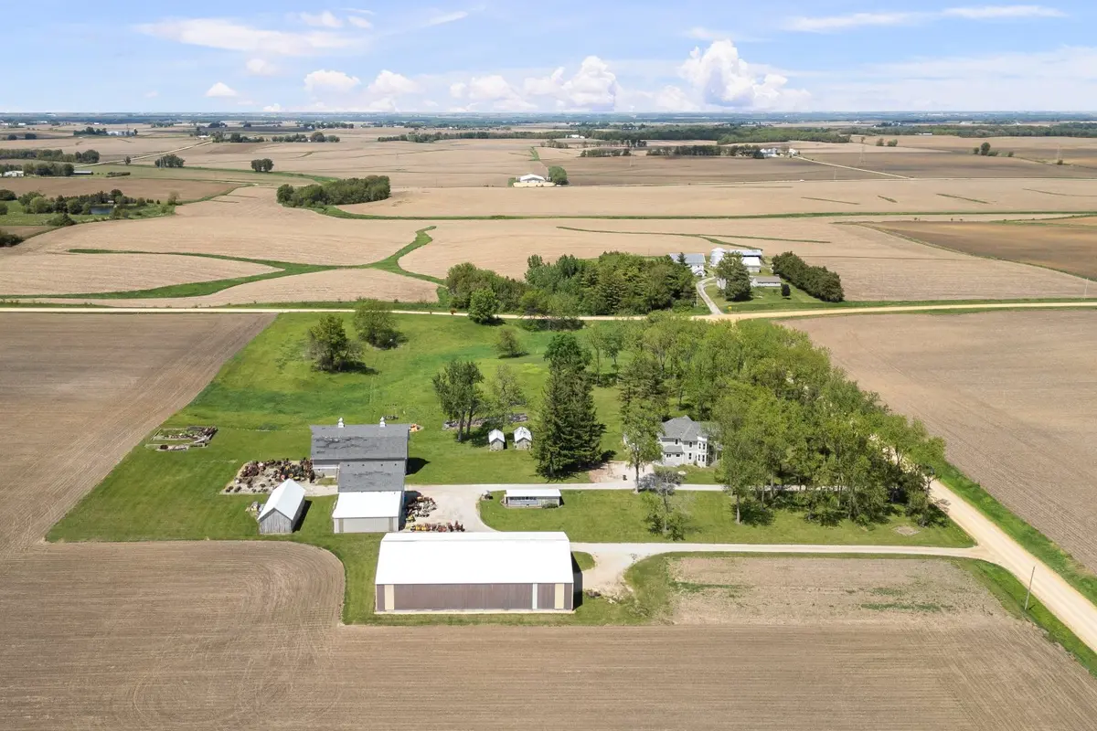 24880 145th AVE, Eldridge, IA 52748