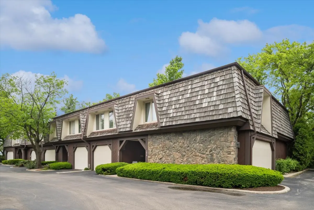 1617 Winnetka RD #1617, Glenview, IL 60025