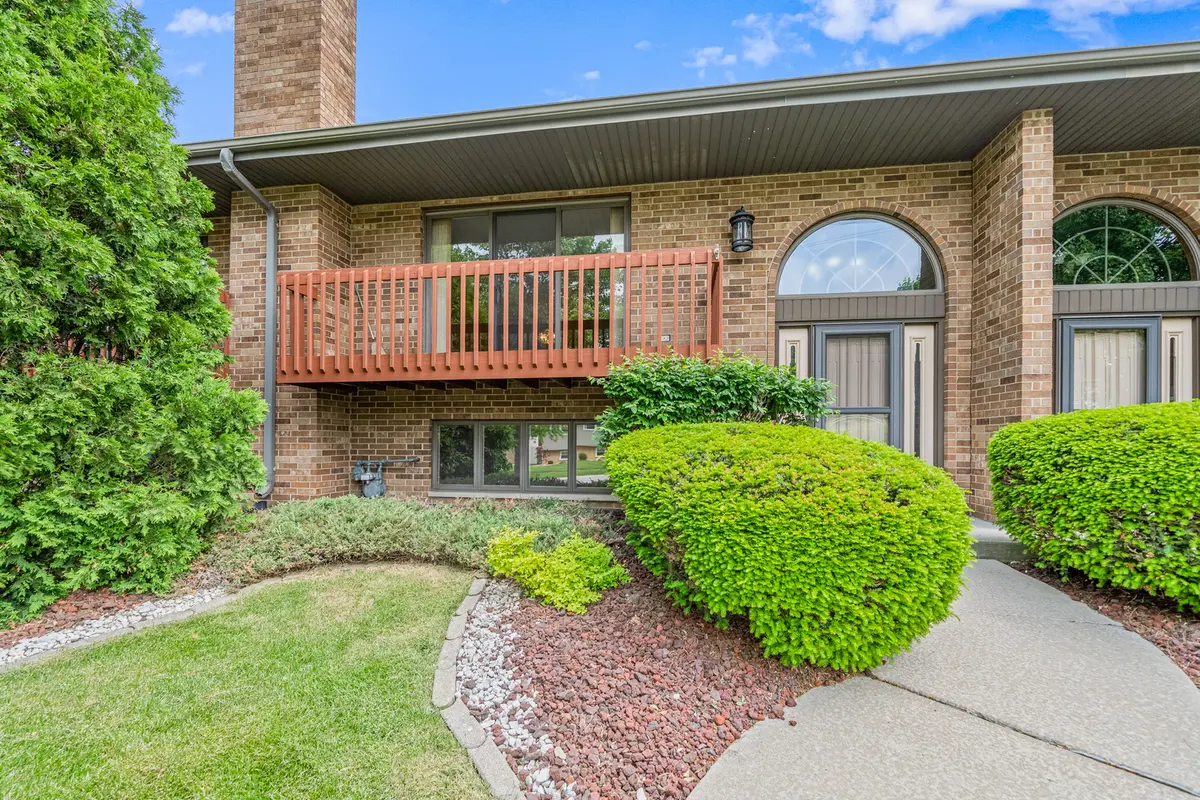 1109 Warner AVE, Lemont, IL 60439