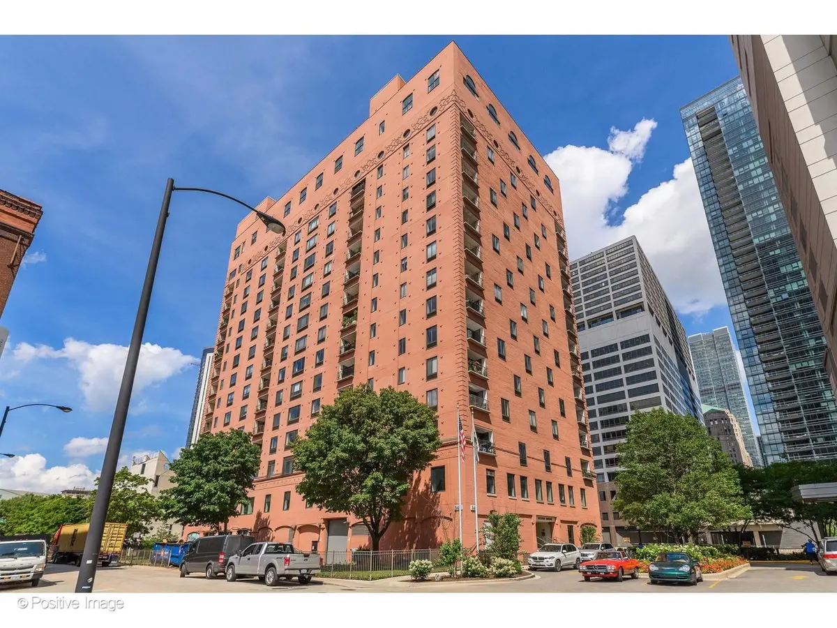 345 N Canal ST #902, Chicago, IL 60606