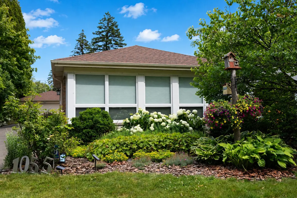 1055 Hillcrest AVE, Highland Park, IL 60035