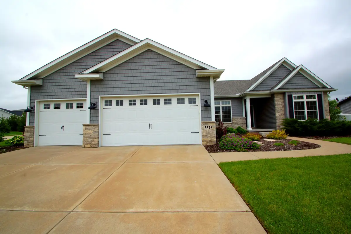 5525 WILLMEYER DR, Bettendorf, IA 52722