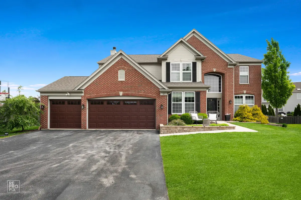 2 Marshall Ash CT, Bolingbrook, IL 60490