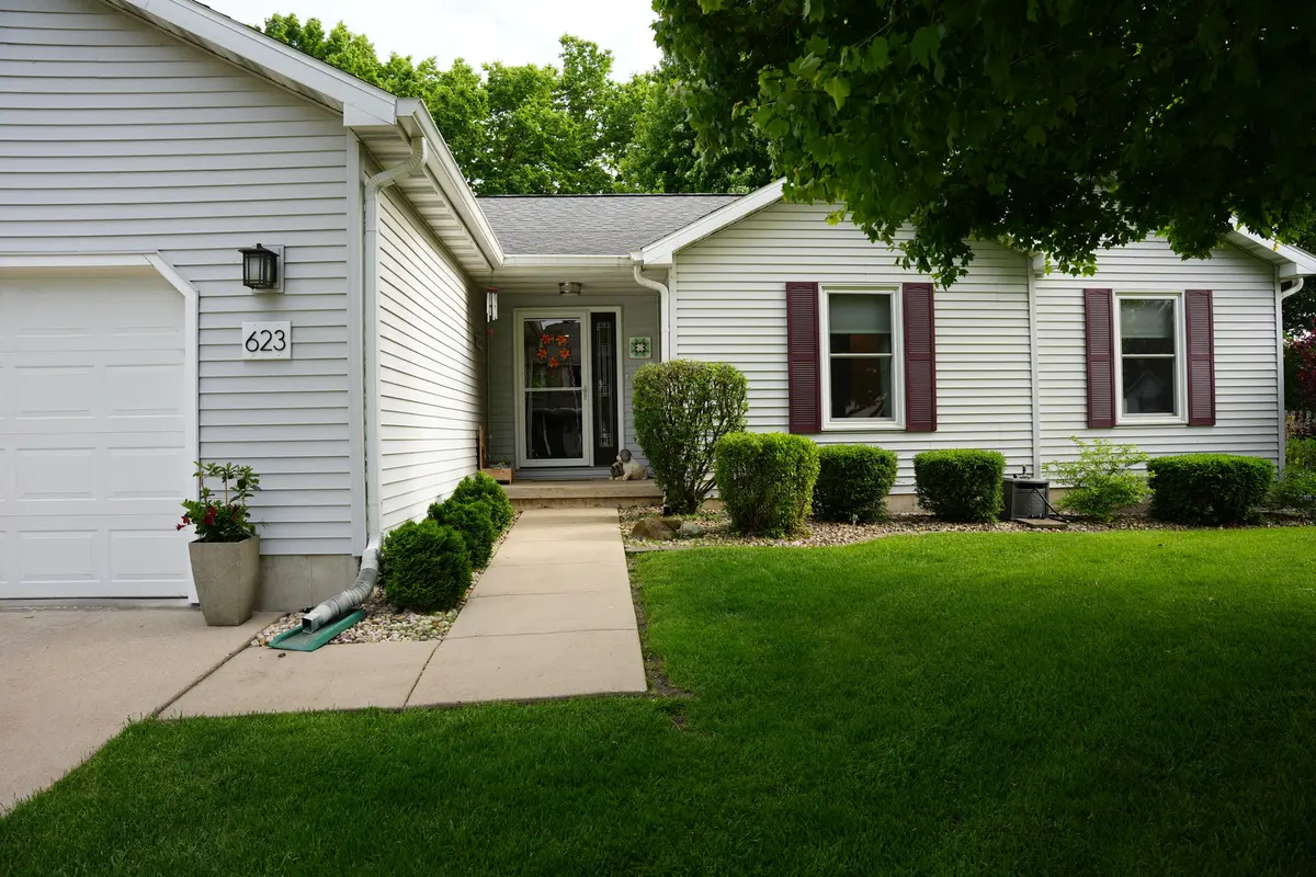 623 Magnolia LN, Ottawa, IL 61350