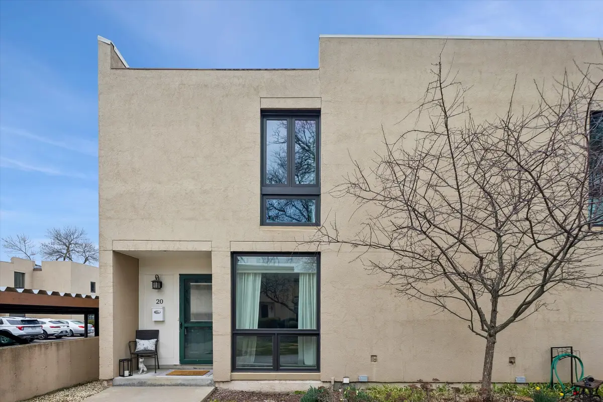 20 Oak Tree CT #20, Elmhurst, IL 60126
