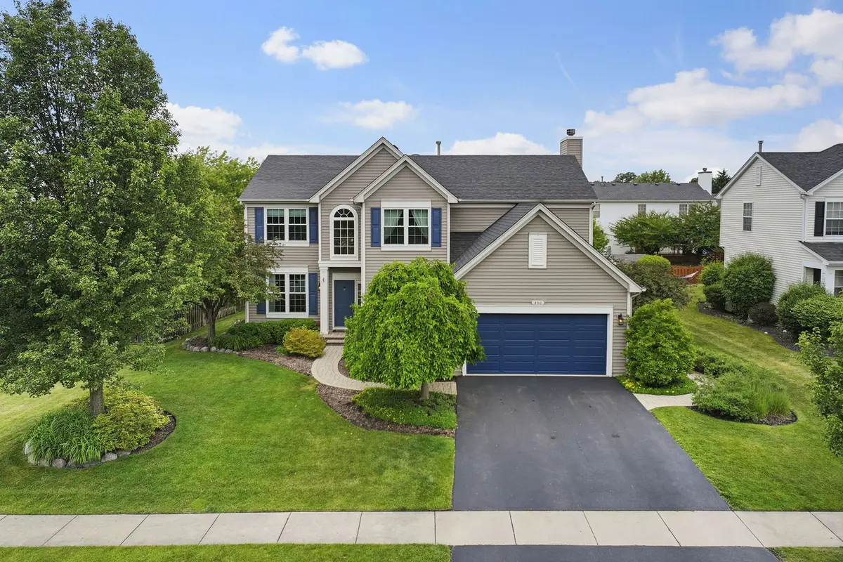 350 Kestrel LN, Lindenhurst, IL 60046