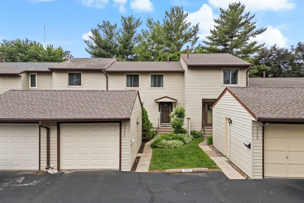 3540 Devils Glen RD #3540, Bettendorf, IA 52722