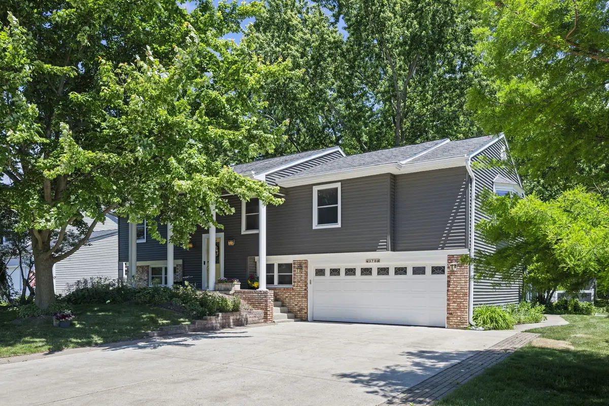 370 Arbor Gate LN, Buffalo Grove, IL 60089