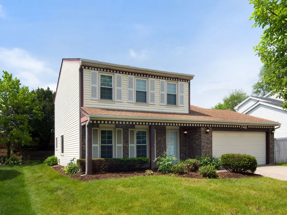 748 Berwick PL, Roselle, IL 60172