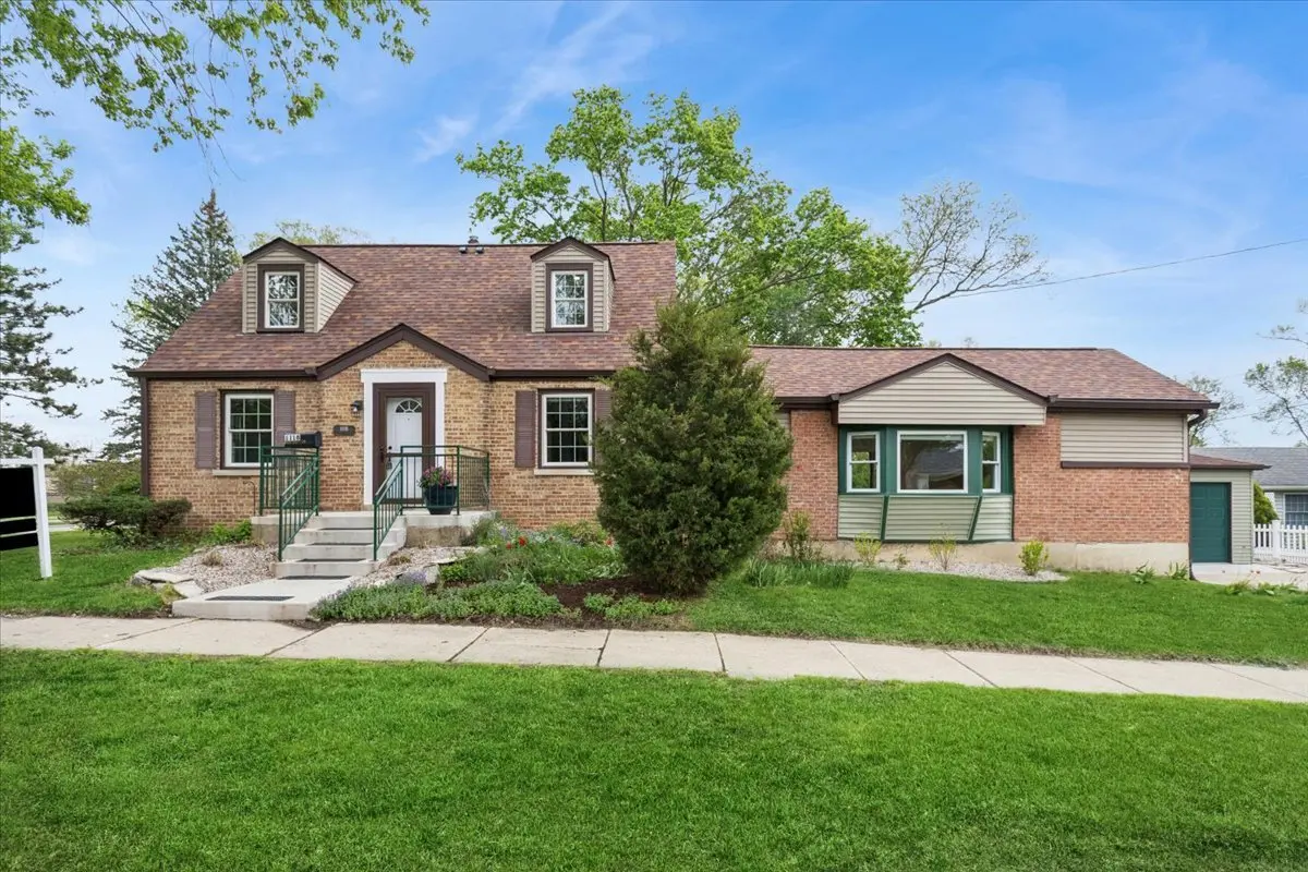 1118 Manchester RD, Wheaton, IL 60187