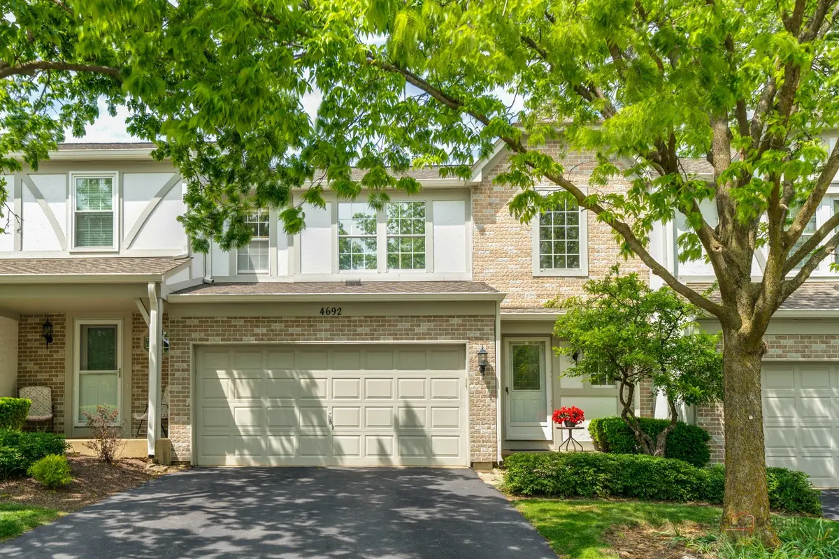4692 N Sapphire DR, Hoffman Estates, IL 60192