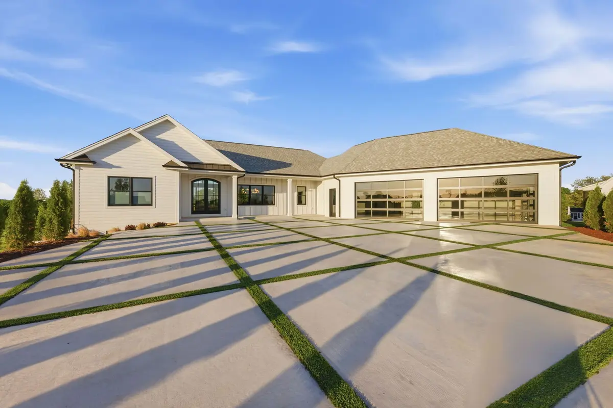 16137 S Stonewall DR, Newark, IL 60541