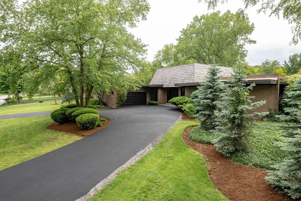 8100 S Park AVE, Burr Ridge, IL 60527