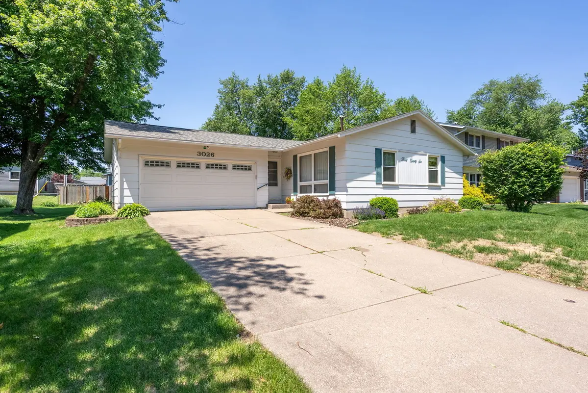 3026 Windsor DR, Bettendorf, IA 52722