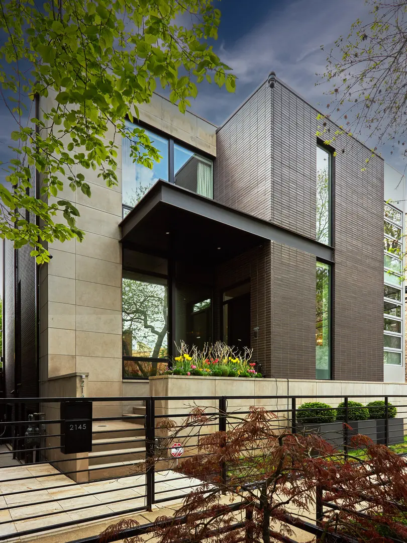 2145 W Mclean AVE, Chicago, IL 60647