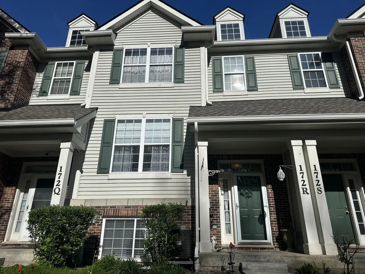 172 N East River RD #R, Des Plaines, IL 60016