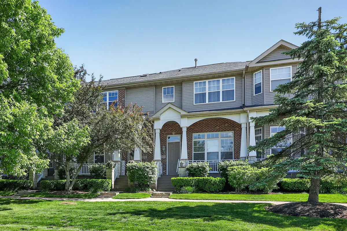 6035 River Bend DR, Lisle, IL 60532
