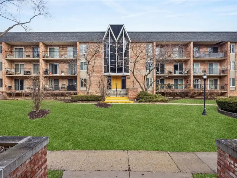 1041 N Mill ST #307, Naperville, IL 60563