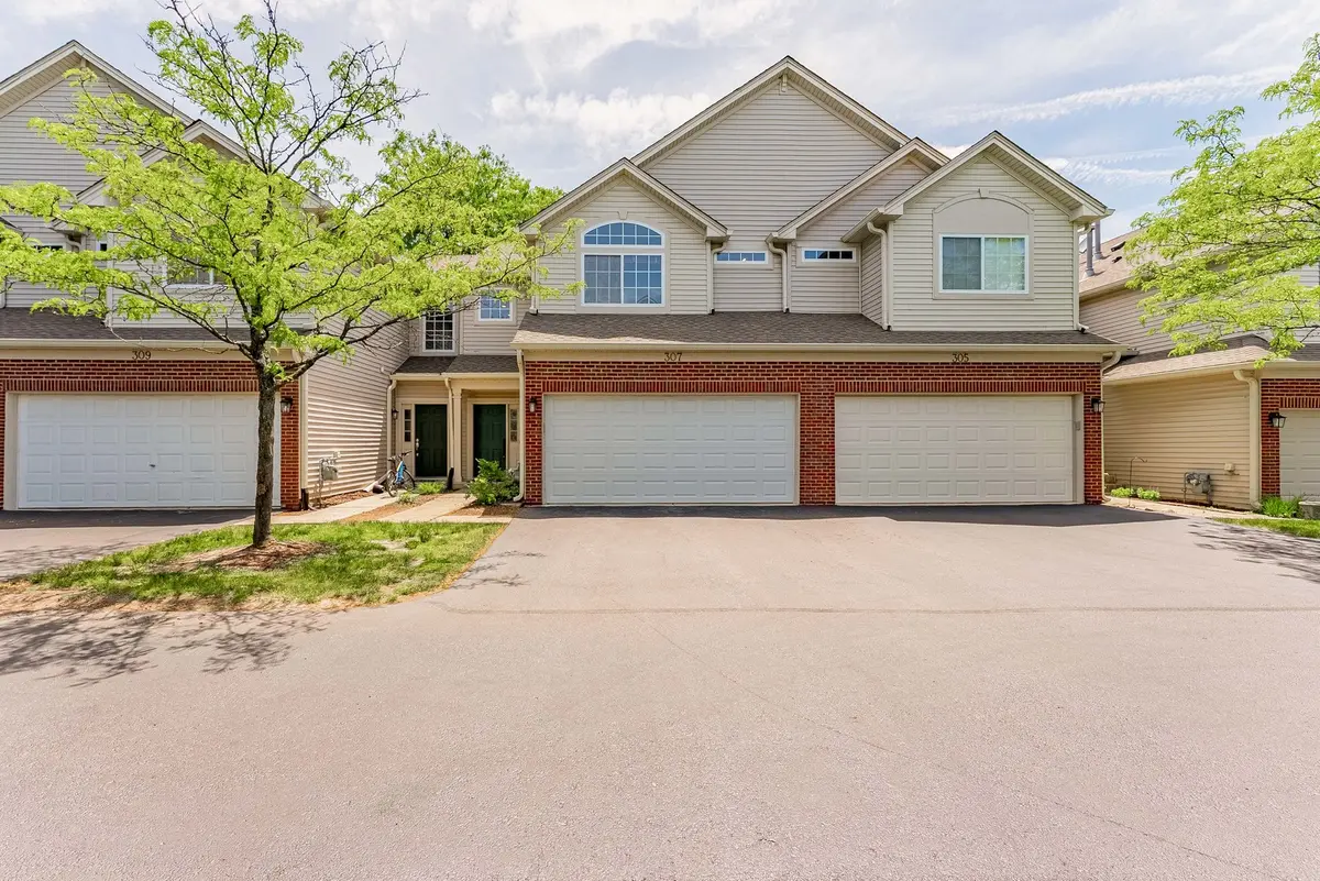 307 Abington Woods DR, Aurora, IL 60502