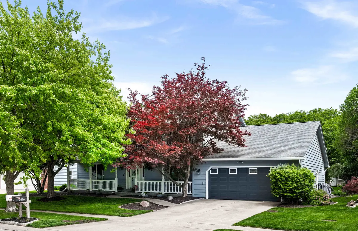 25 Bay Pointe DR, Bloomington, IL 61704
