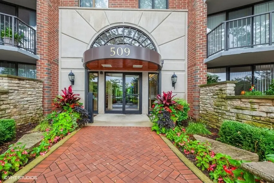 509 Aurora AVE #220, Naperville, IL 60540