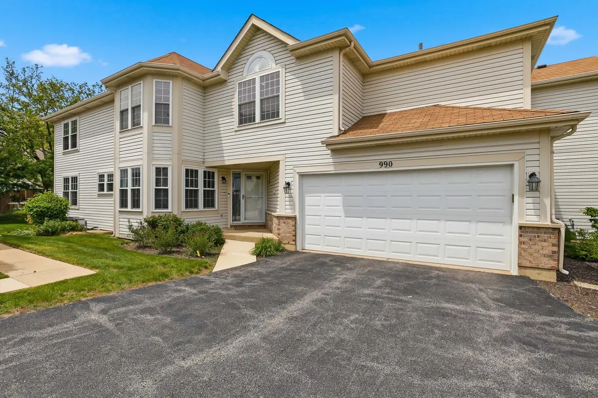 990 Sweetflower DR, Hoffman Estates, IL 60169