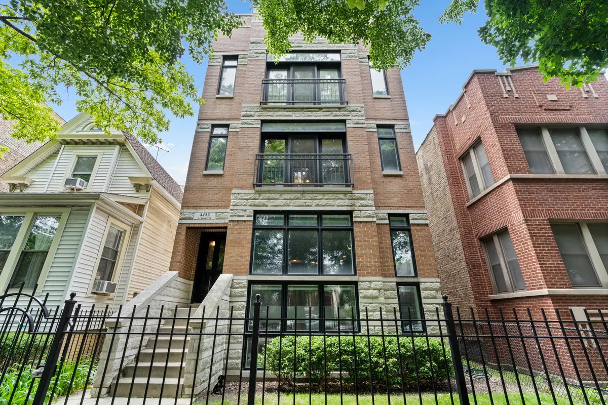 3422 N Bosworth AVE #2, Chicago, IL 60657