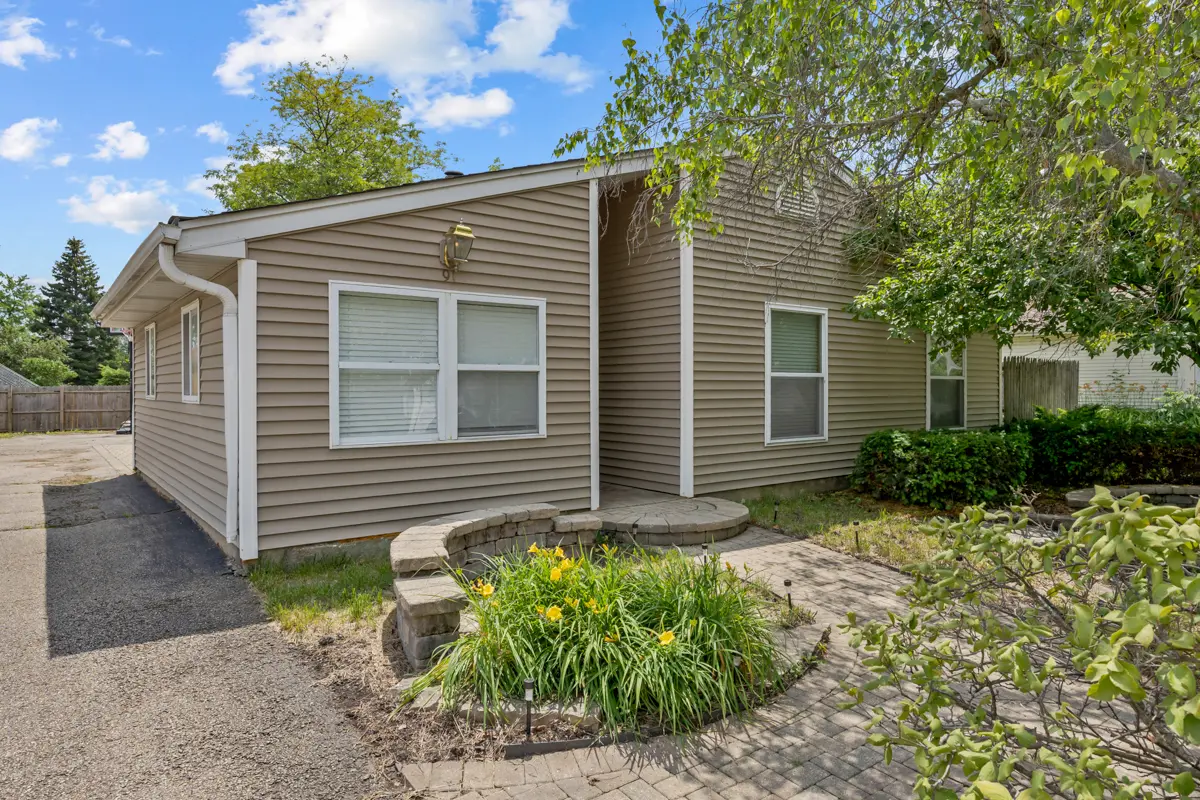 91 Rockledge DR, Romeoville, IL 60446