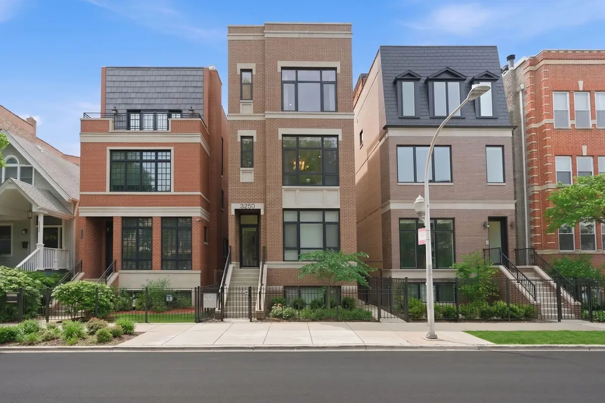 3250 N Racine AVE #2, Chicago, IL 60657