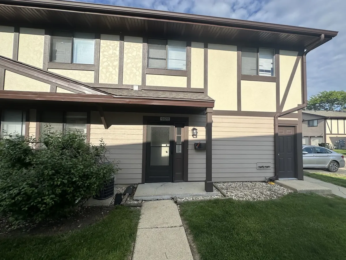 1475 Sacramento DR #1475, Hanover Park, IL 60133