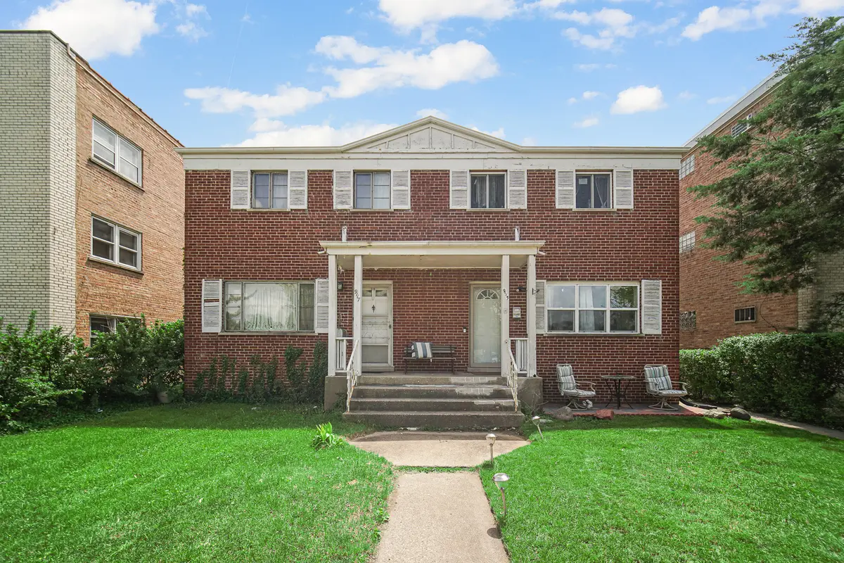 9115 N Gross Point RD, Skokie, IL 60077