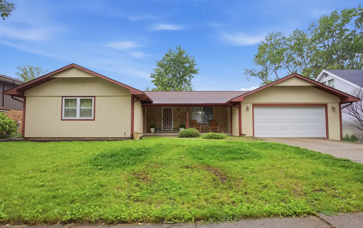 2307 Boudreau DR, Urbana, IL 61801