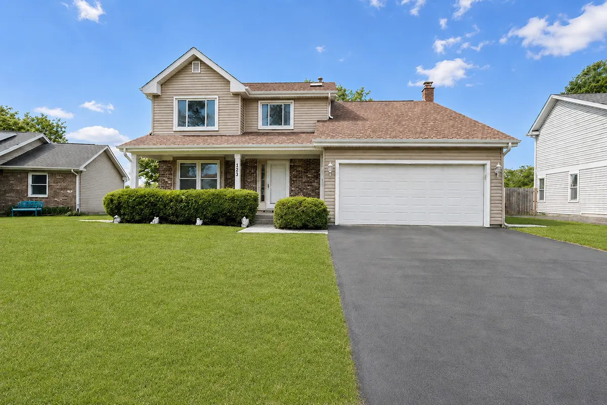 323 Farmhill CIR, Wauconda, IL 60084