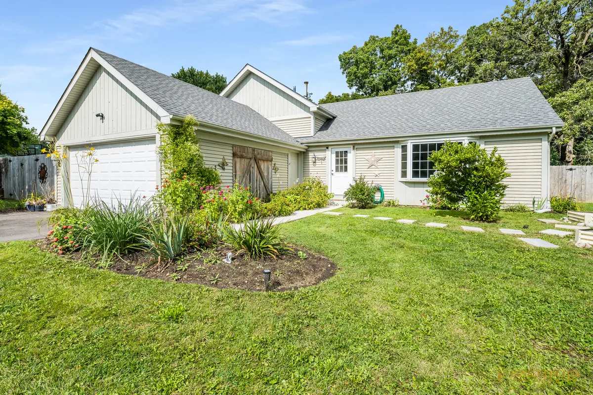 11402 Halma LN, Woodstock, IL 60098