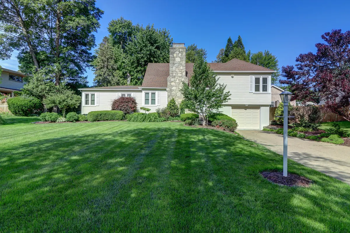 806 N 11th ST, Clinton, IA 52732