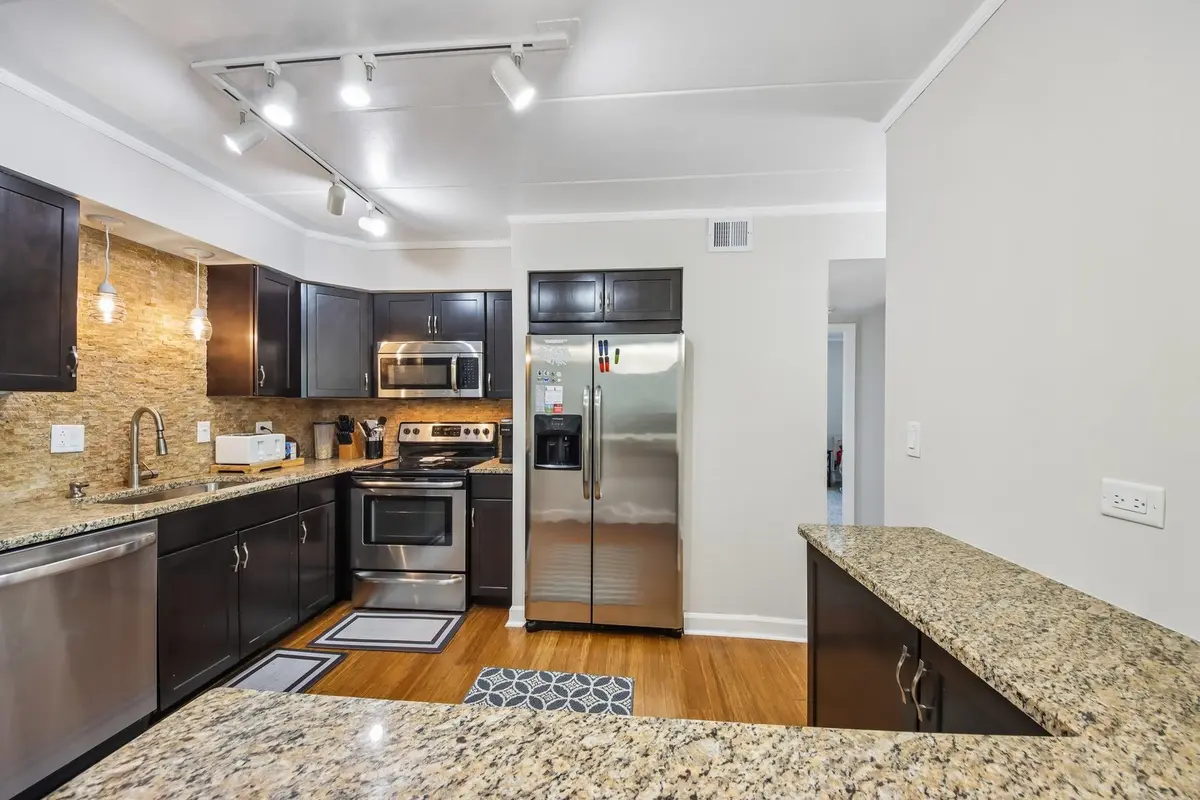 6330 Lincoln AVE #3C, Morton Grove, IL 60053