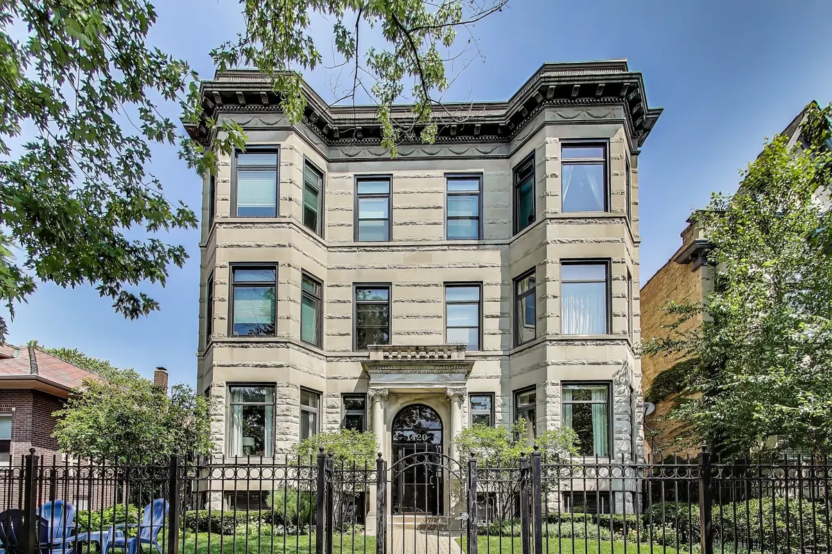 1420 W Belle Plaine AVE #1E, Chicago, IL 60613