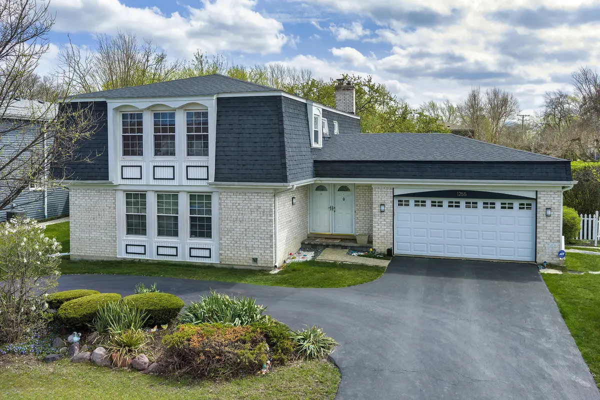 1255 Laurel AVE, Deerfield, IL 60015