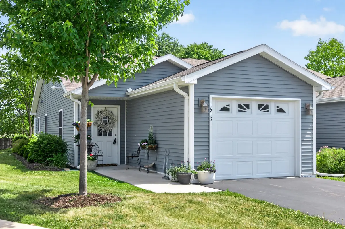 1513 Eadens PL, Dixon, IL 61021