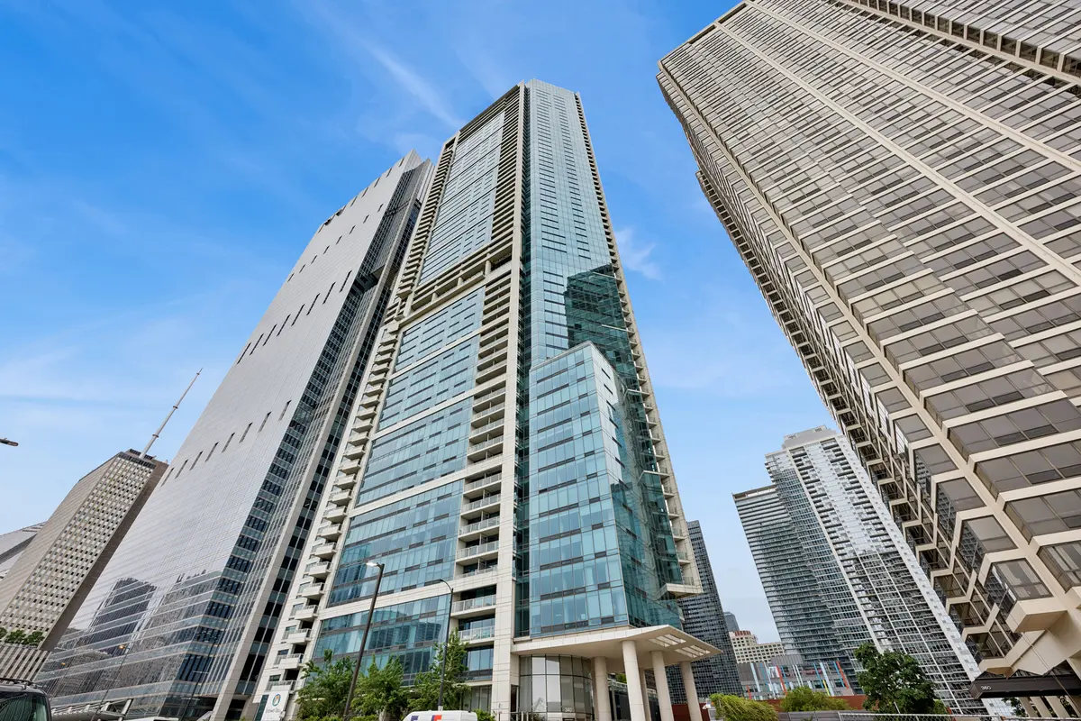340 E Randolph ST #1701, Chicago, IL 60601