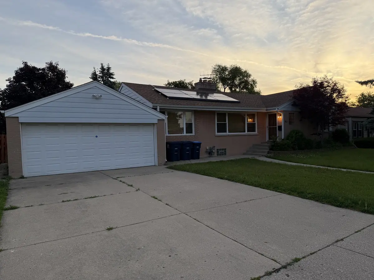 840 E Thacker ST, Des Plaines, IL 60016